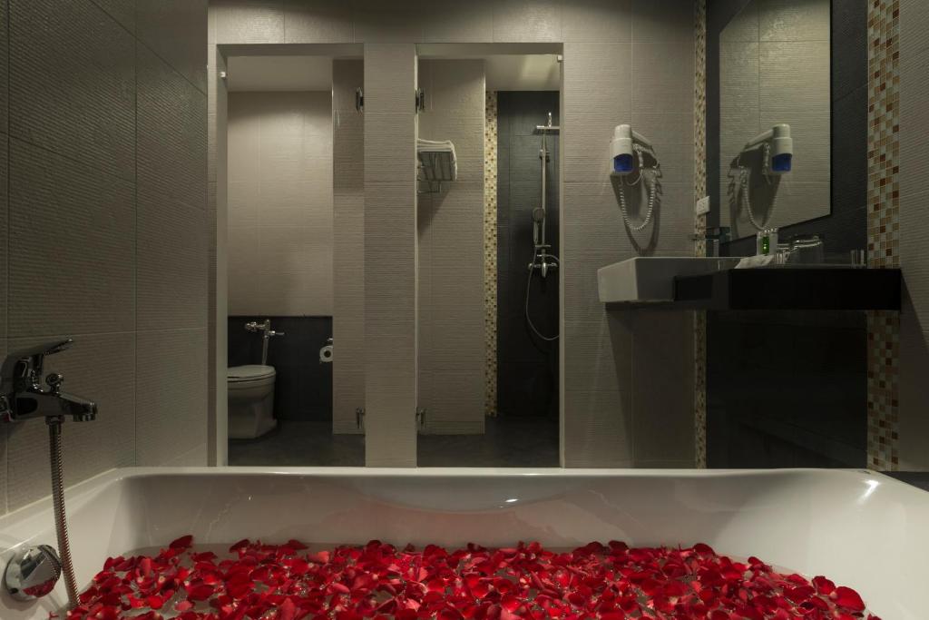 Chanalai Hillside Resort, Karon Beach - 18