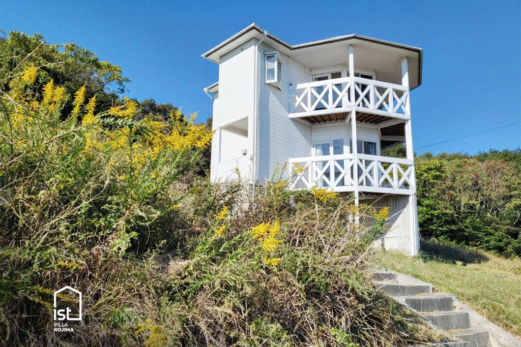 Το κτήριο όπου στεγάζεται  η βίλα