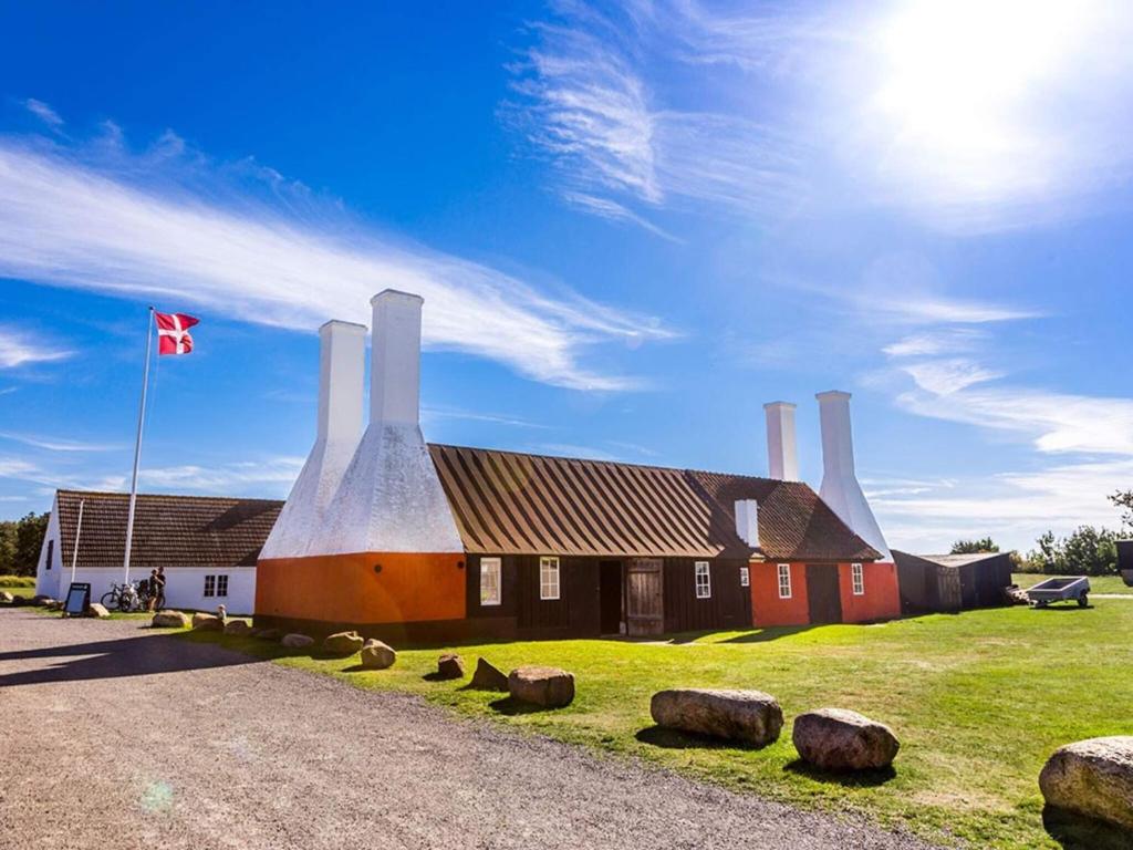 Το κτήριο όπου στεγάζεται  η παραθεριστική κατοικία