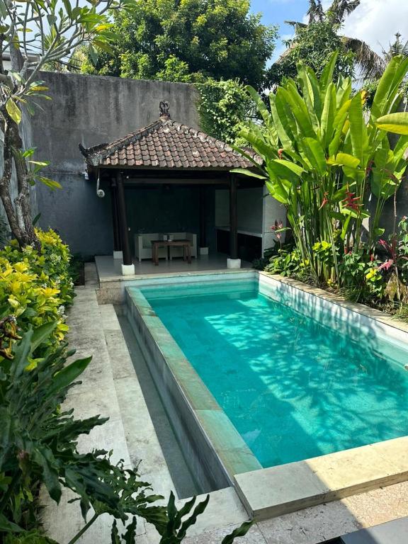 een zwembad voor een villa bij Villa Sage Bali in Darmasaba