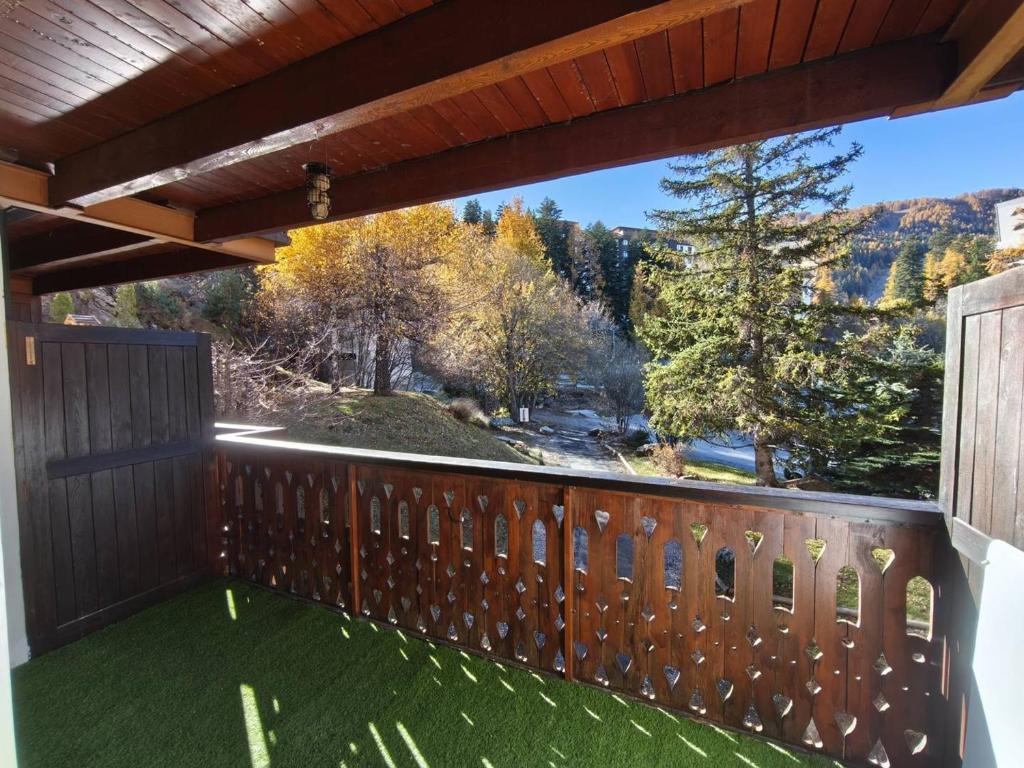 a balcony with a view of the mountains at Studio coin montagne avec balcon - Pra Loup 1600 - FR-1-804-57 in Pra-Loup