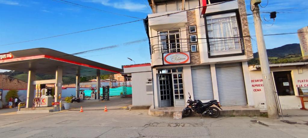 Clădirea în care este situat/ăhotelul