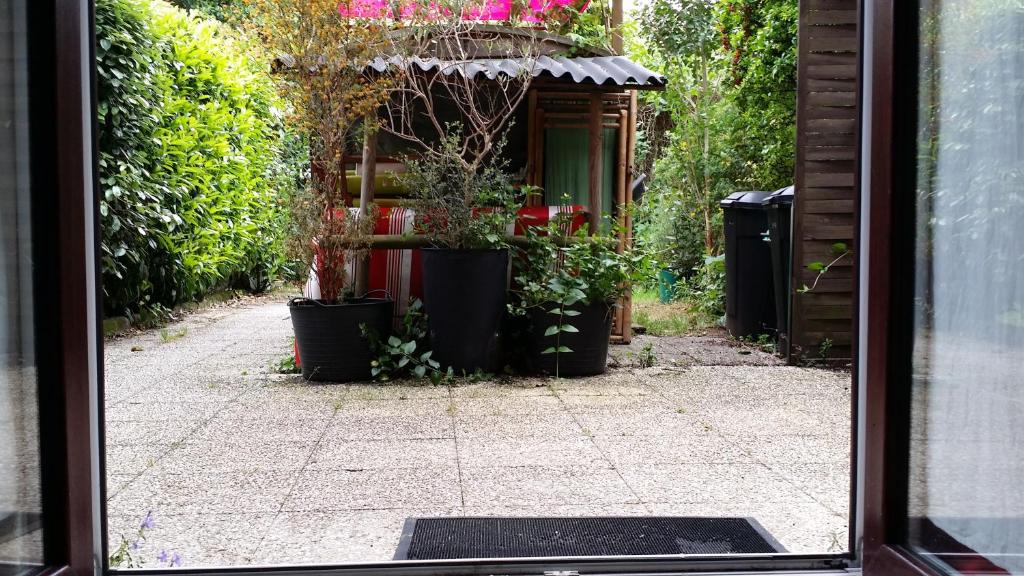 Duplex14h 1er étage jardinet 1 parking ou studio14B rdc terrasse sans parking - Студия с террасой
