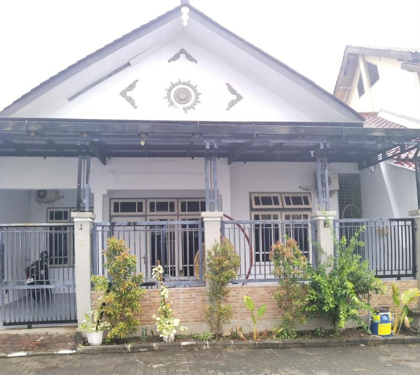 Το κτήριο όπου στεγάζεται  η παραθεριστική κατοικία