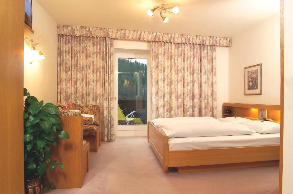 Postel nebo postele na pokoji v ubytování Hotel Sulfner