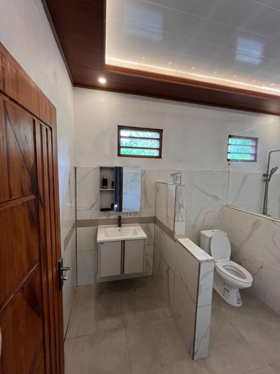 Ένα μπάνιο στο Nata home stay