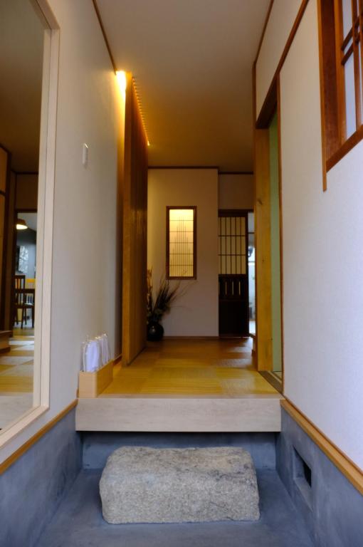 Ένα ή περισσότερα κρεβάτια σε δωμάτιο στο Kyoto Stay near Arashiyama & Local Neighborhood & Easy Access