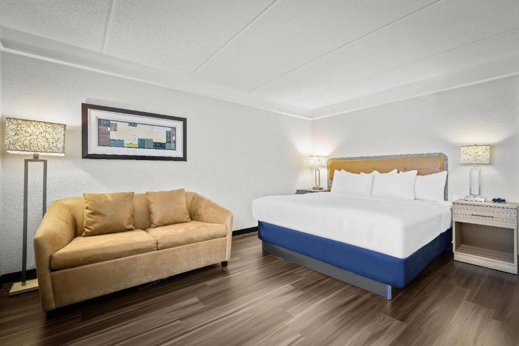 La Quinta by Wyndham Miami Airport West photo