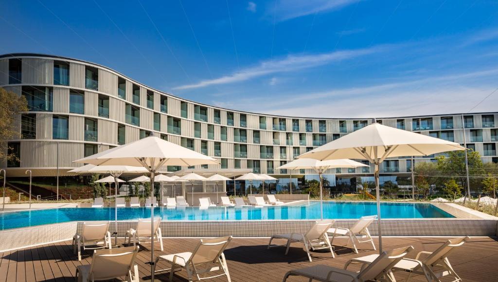 Bazén v ubytování Maistra Select Family Hotel Amarin nebo v jeho okolí