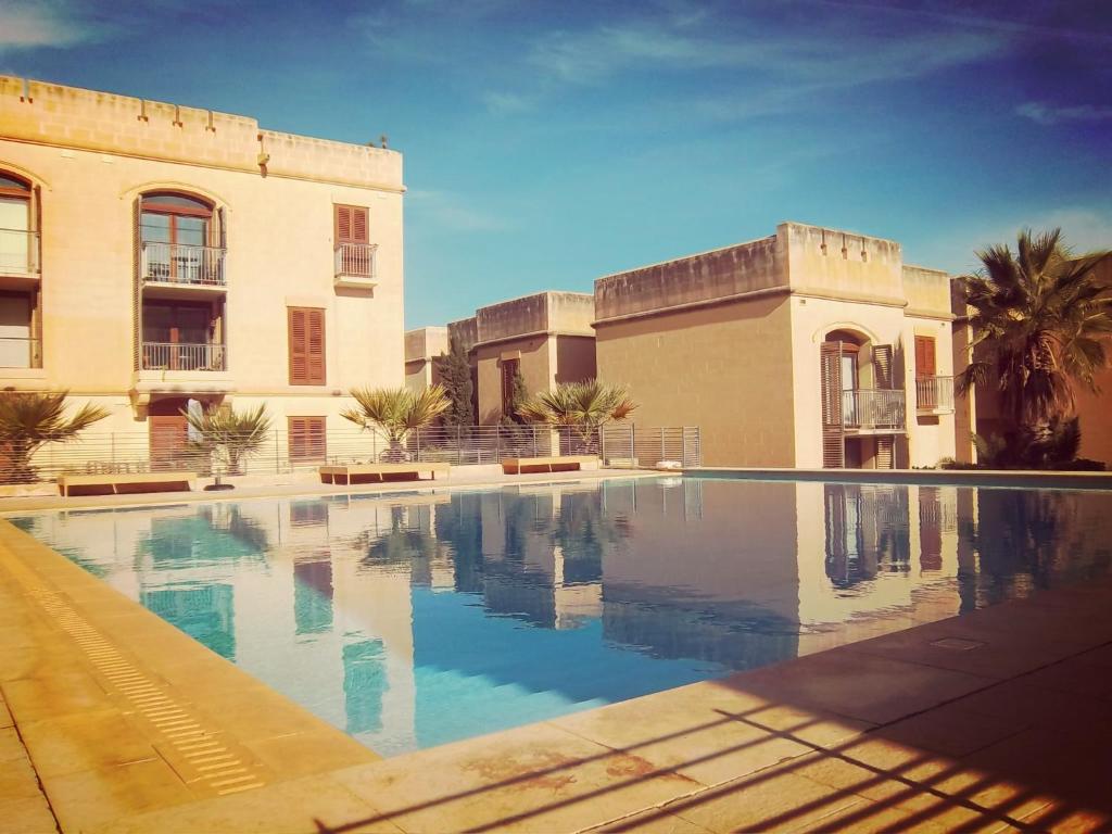 Bazén v ubytování Luxury apartment - Fort Chambray nebo v jeho okolí