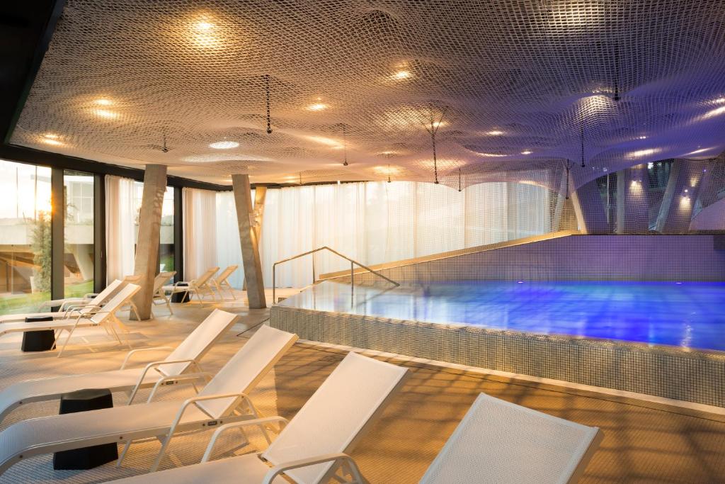 Bazén v ubytování Maistra Select Family Hotel Amarin nebo v jeho okolí