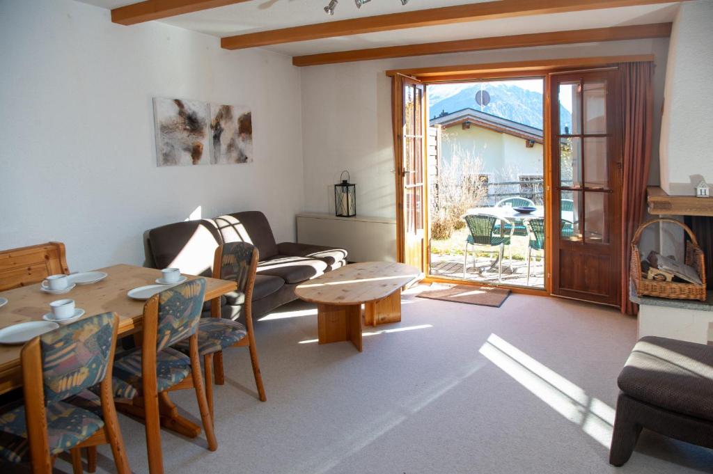 Χώρος καθιστικού στο 1909 Tgampi Saura 28