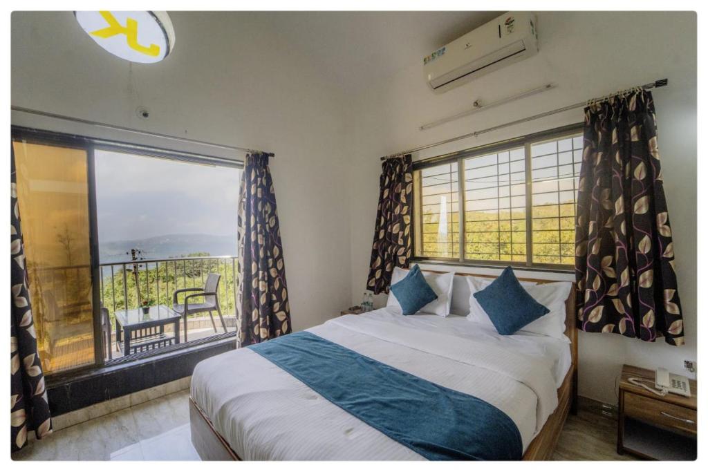 Ένα ή περισσότερα κρεβάτια σε δωμάτιο στο Jk Valley Panchgani