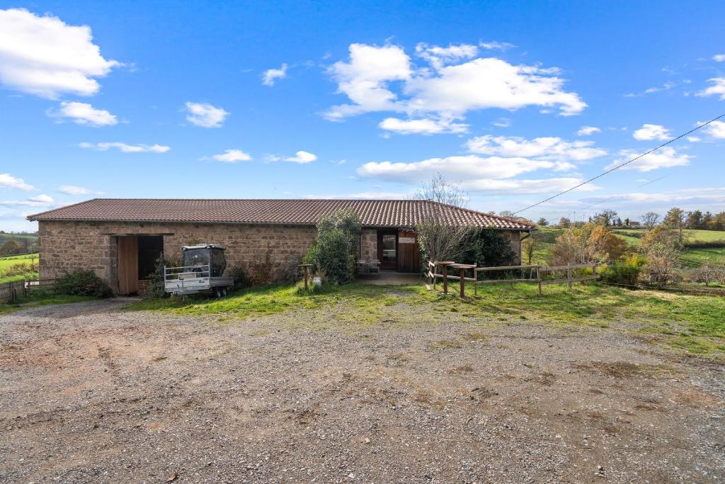 Budova, kde se farma nachází