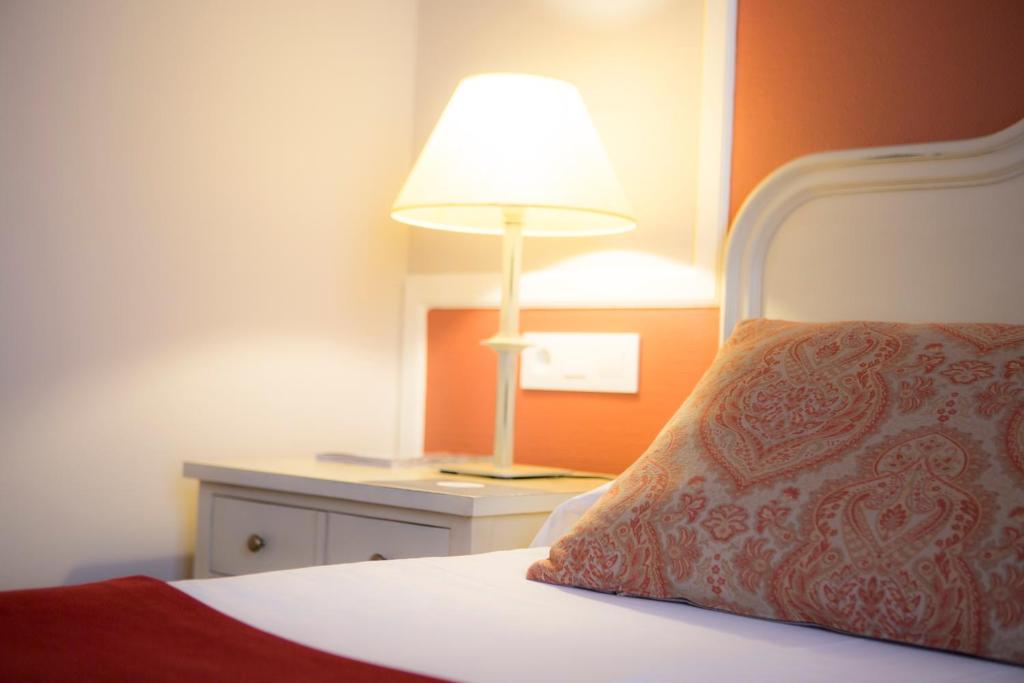 
Double Room - Essence
