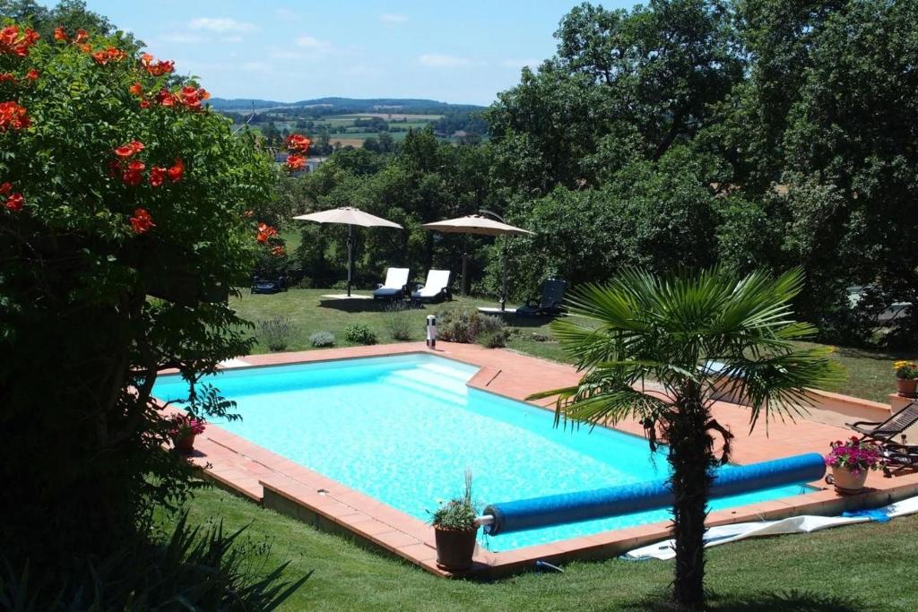Πισίνα στο ή κοντά στο Le Gîte de Rabanéou