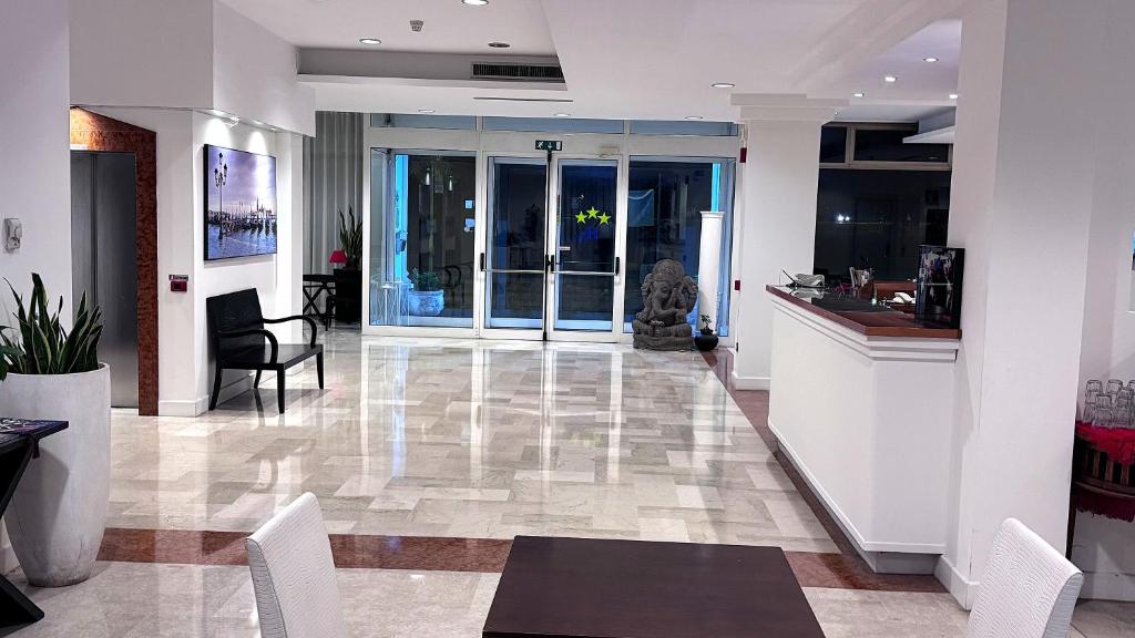 Vstupní hala nebo recepce v ubytování Venice Hotel con Colonnine Elettriche