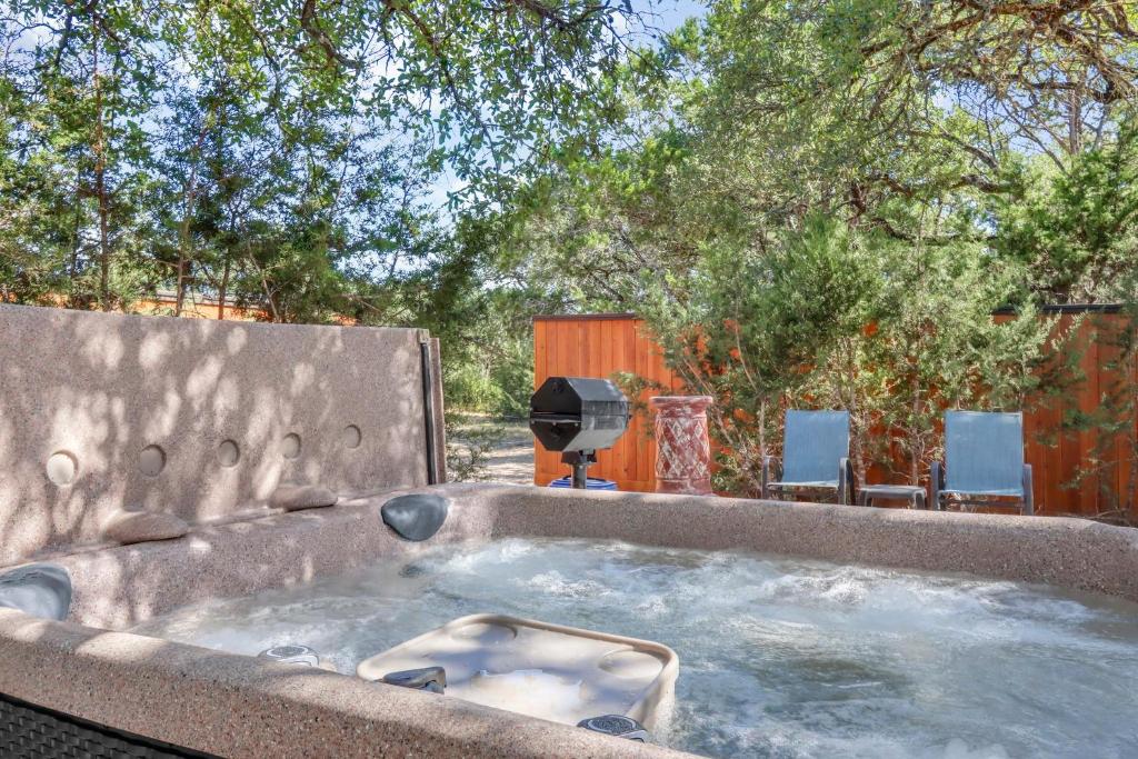 Φωτογραφία από το άλμπουμ του Cabins at Flite Acres - Mountain Laurel σε Wimberley