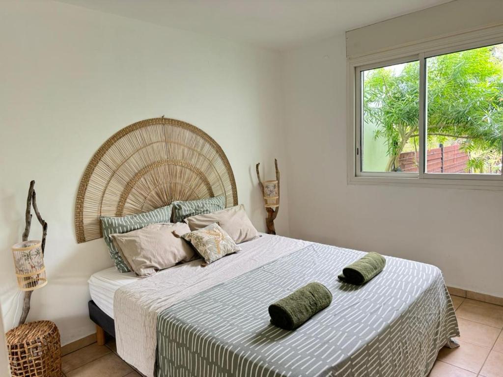 En eller flere senge i et værelse på La Kazolé