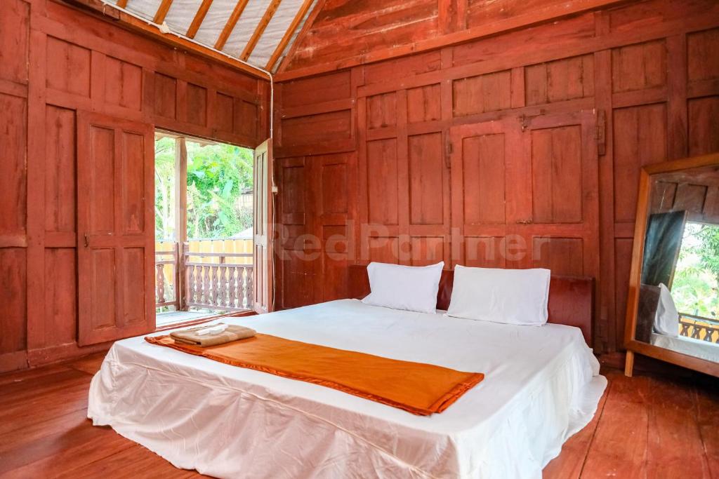 Ένα ή περισσότερα κρεβάτια σε δωμάτιο στο Pondok Daun D Martin Mitra RedDoorz near UMY