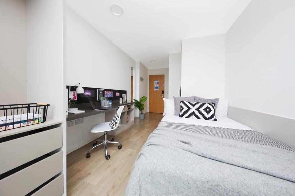 For Students Only Private Bedrooms with Shared Kitchen at Bagot Street in Birmingham - 