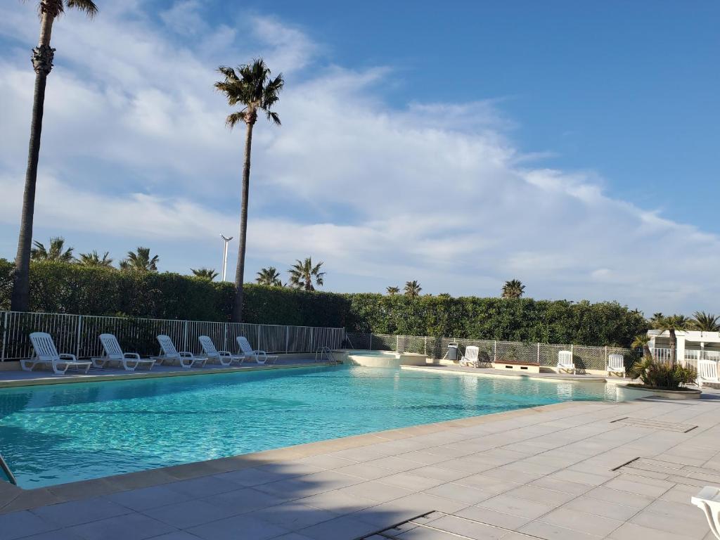 CAP HERMES 312, T2,3, 40m2 clim, parking, piscine