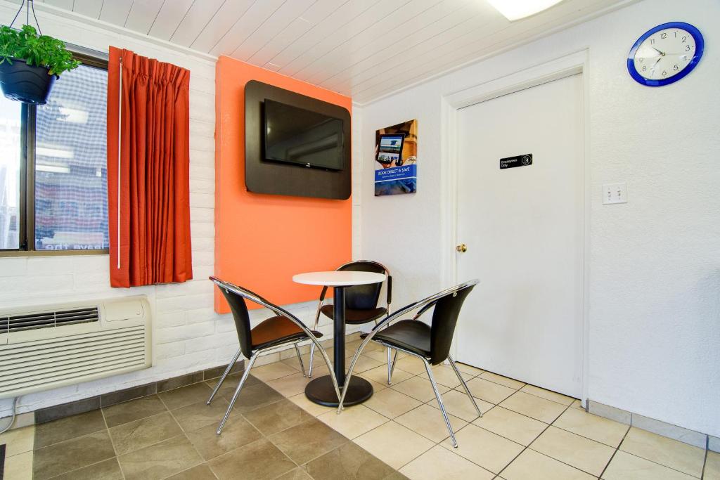 a room with a table and chairs and a tv at Motel 6-Eloy, AZ - Casa Grande in Eloy