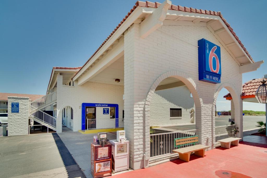 a gas station with a sign on the side of it at Motel 6-Eloy, AZ - Casa Grande in Eloy