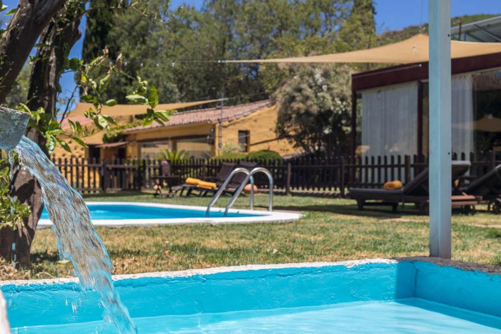 Bazén v ubytování Hotel Rural Las Calas nebo v jeho okolí