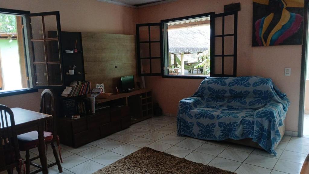 a living room with a chair and a table at SacodoCeu2026 in Angra dos Reis