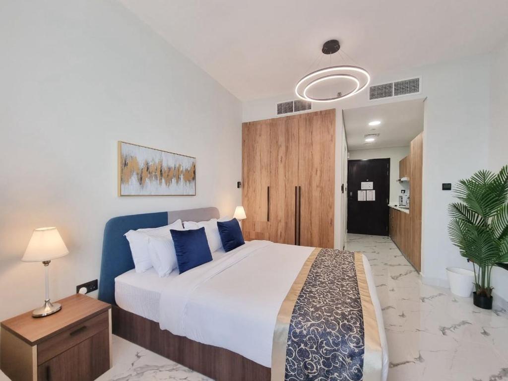 Postel nebo postele na pokoji v ubytování Snug Studio Near Cleveland Clinic & Downtown