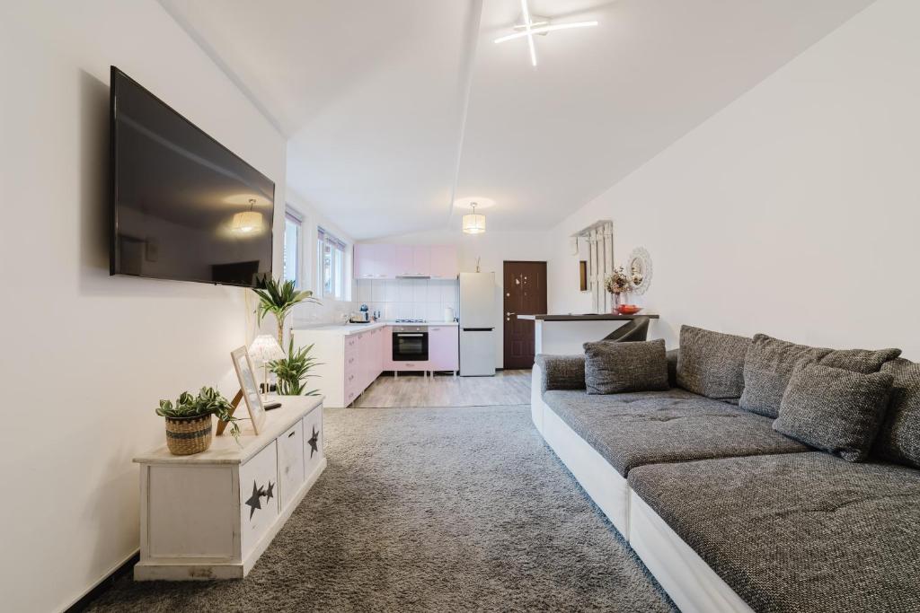 
One-Bedroom Apartment with Balcony and Mountain View  
