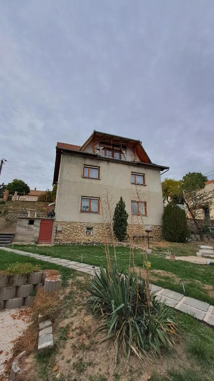 Το κτήριο όπου στεγάζεται  ο ξενώνας