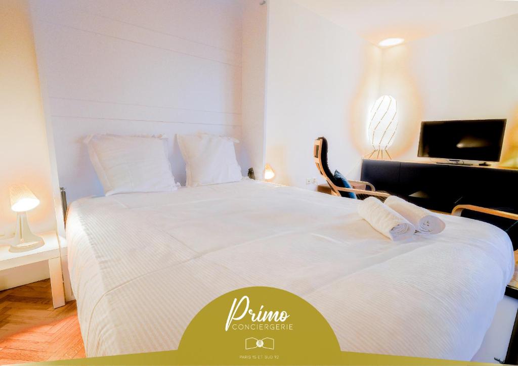 Postel nebo postele na pokoji v ubytování Le Saint-Sulpice - Résidence calme, terrasse