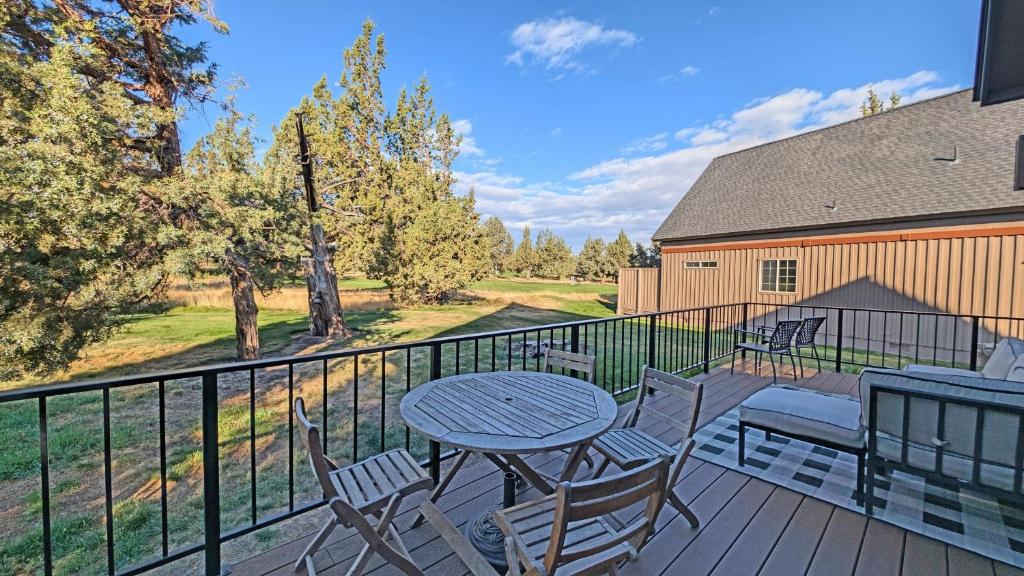a patio with a table and chairs on a deck at Red Wing Nest home in Redmond