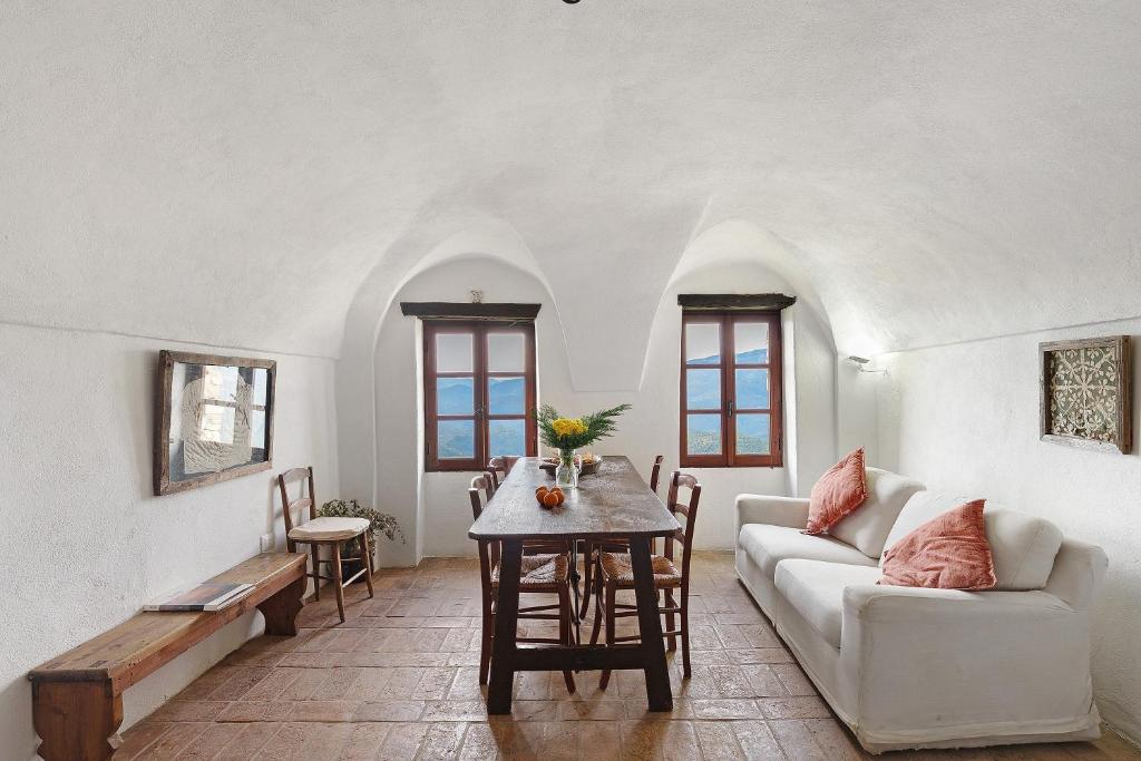 Posezení v ubytování A Retreat With A View - Unità 2