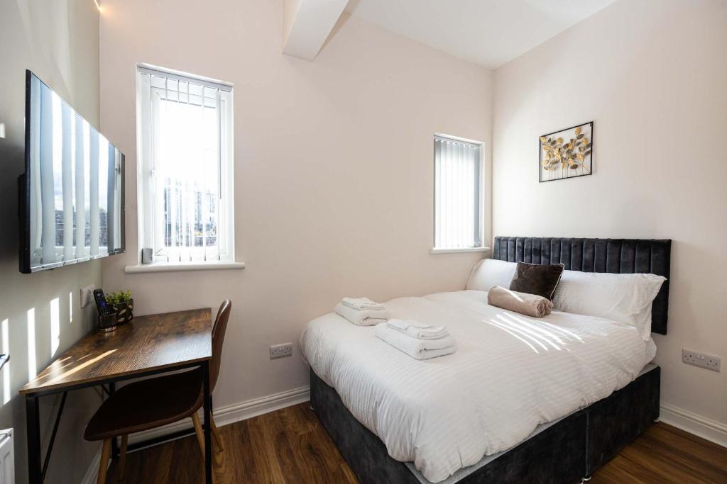 Ένα ή περισσότερα κρεβάτια σε δωμάτιο στο The Groves Room 2 First Floor