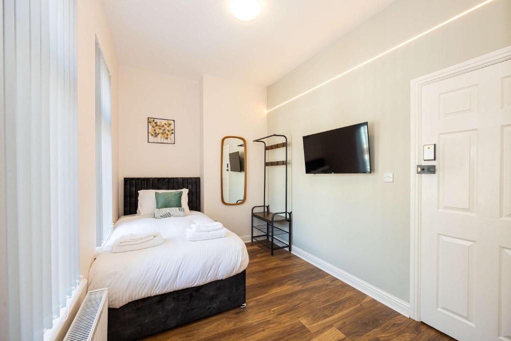 Postel nebo postele na pokoji v ubytování The Groves Room 4 First Floor