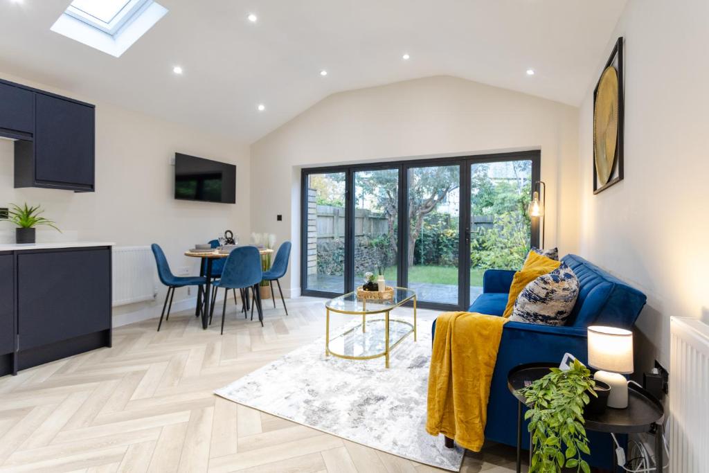 a living room with a blue couch and a table at The Townhouse Collection 2BR Close To City Centre in Cardiff