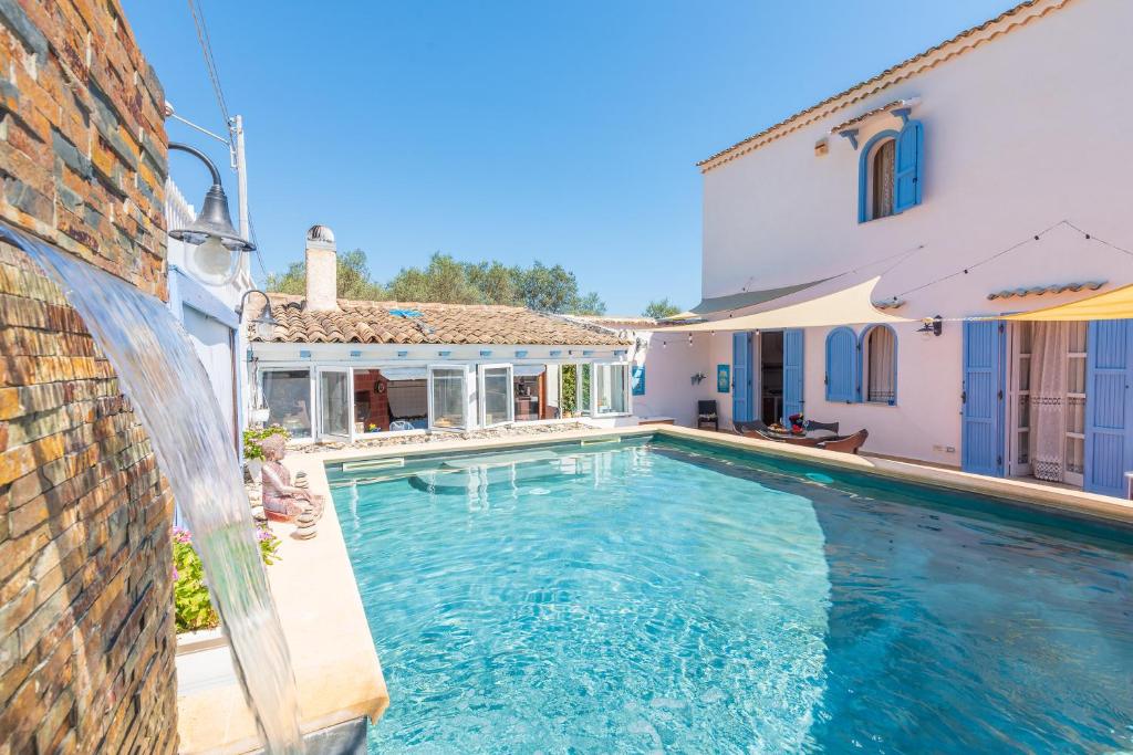 Bazén v ubytování Casa Vacanza Cristina nebo v jeho okolí