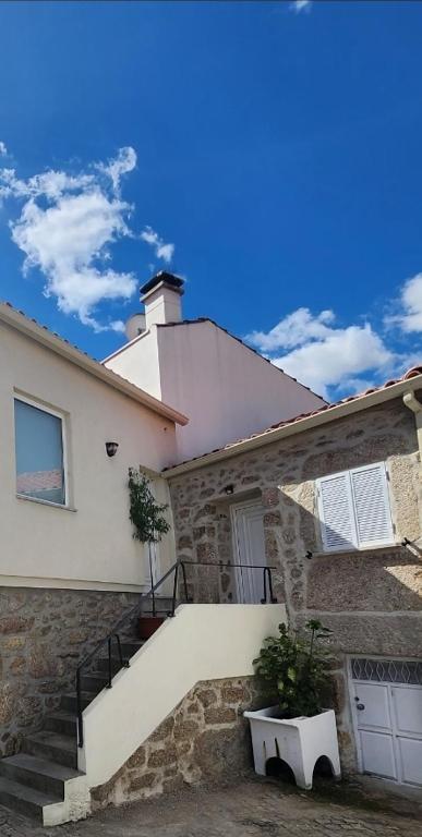 Budova, kde se farma nachází