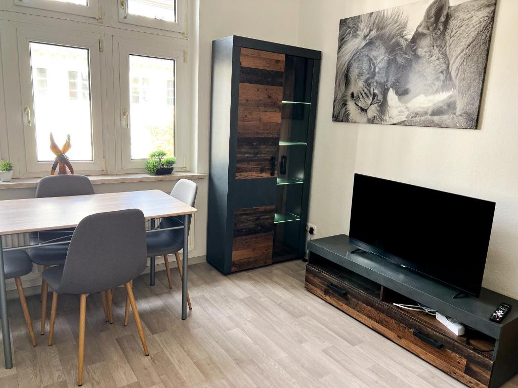 Große & voll ausgestattete Apartments, Studios, Doppelzimmer, Workspace, Parkplatz, Netflix, Prime & schnelles Wifi in ruhiger Lage mit Garten - Appartamento Con 2 Camere Da Letto