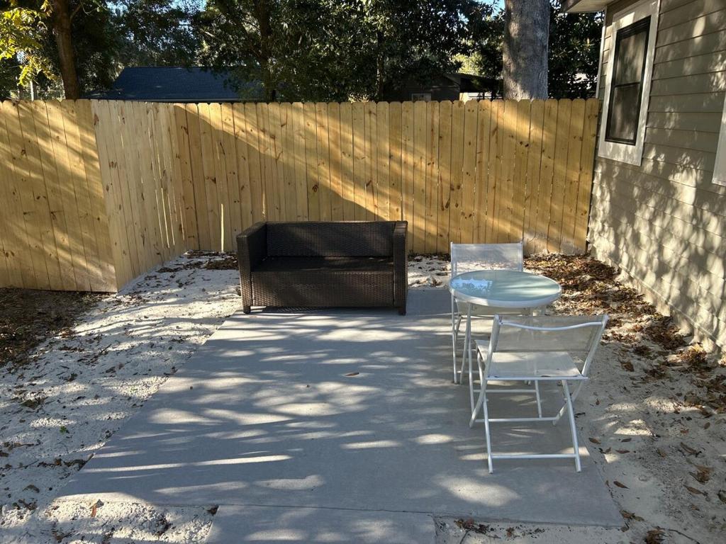 Fotografie z fotogalerie ubytování Cozy Couples Retreat 10 minutes to Beach & Downtown v destinaci Charleston