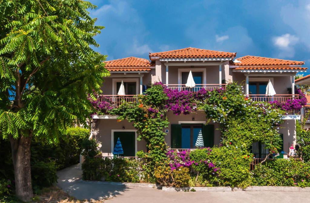 Vonkajšia záhrada v ubytovaní Lemonia Accommodations