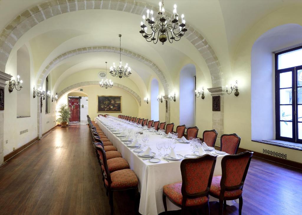 Restaurace v ubytování Crisol Monasterio de San Miguel