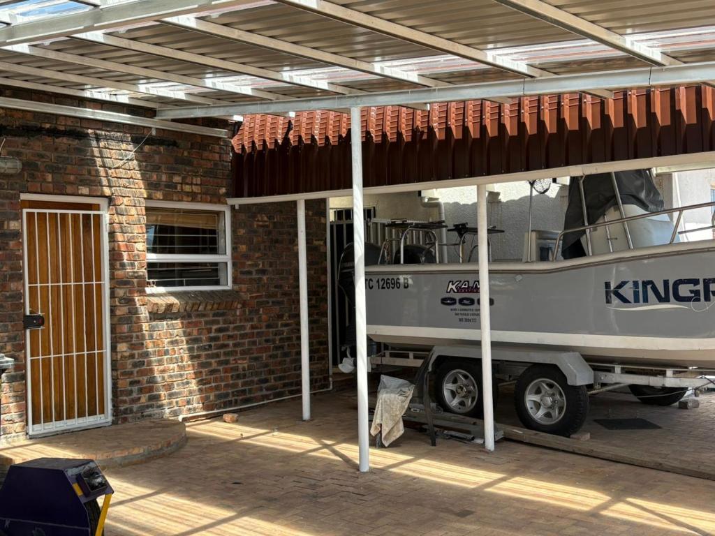 Ảnh trong thư viện ảnh của 2 Elwyn Road 