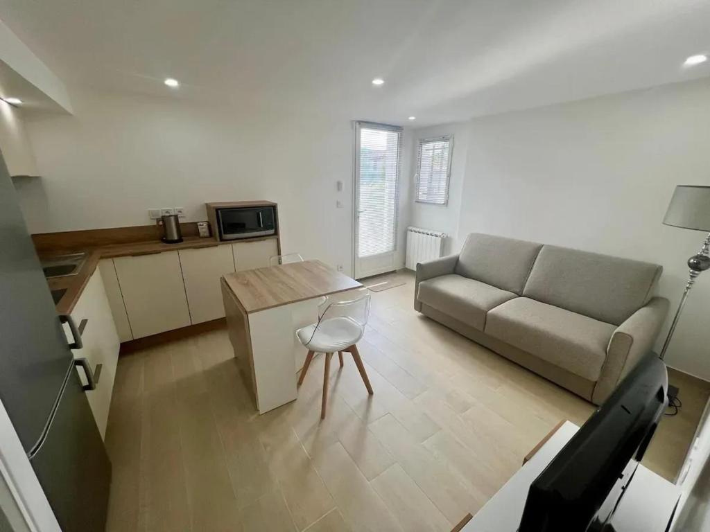 Køkken eller tekøkken på Appartement Charmant à Mouans-Sartoux, 30 m²