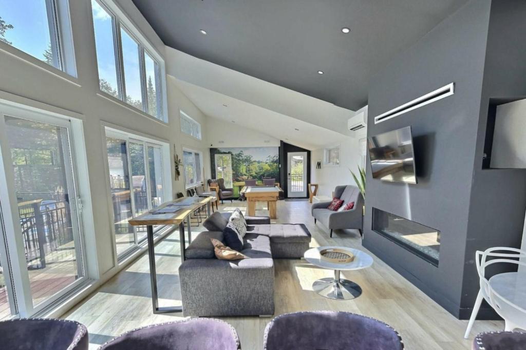 a living room with a couch and chairs at Chalet Arianna in Pont-Rouge