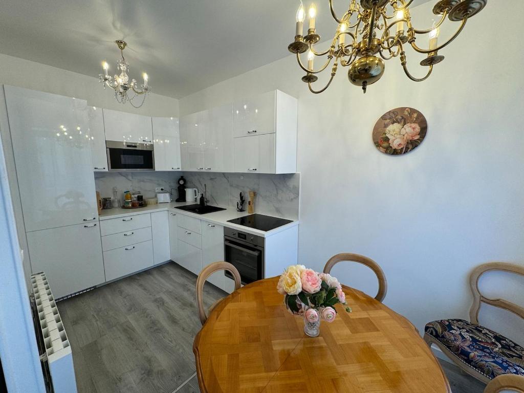 Kuchyň nebo kuchyňský kout v ubytování Fontainebleau, un séjour au cœur de l'histoire