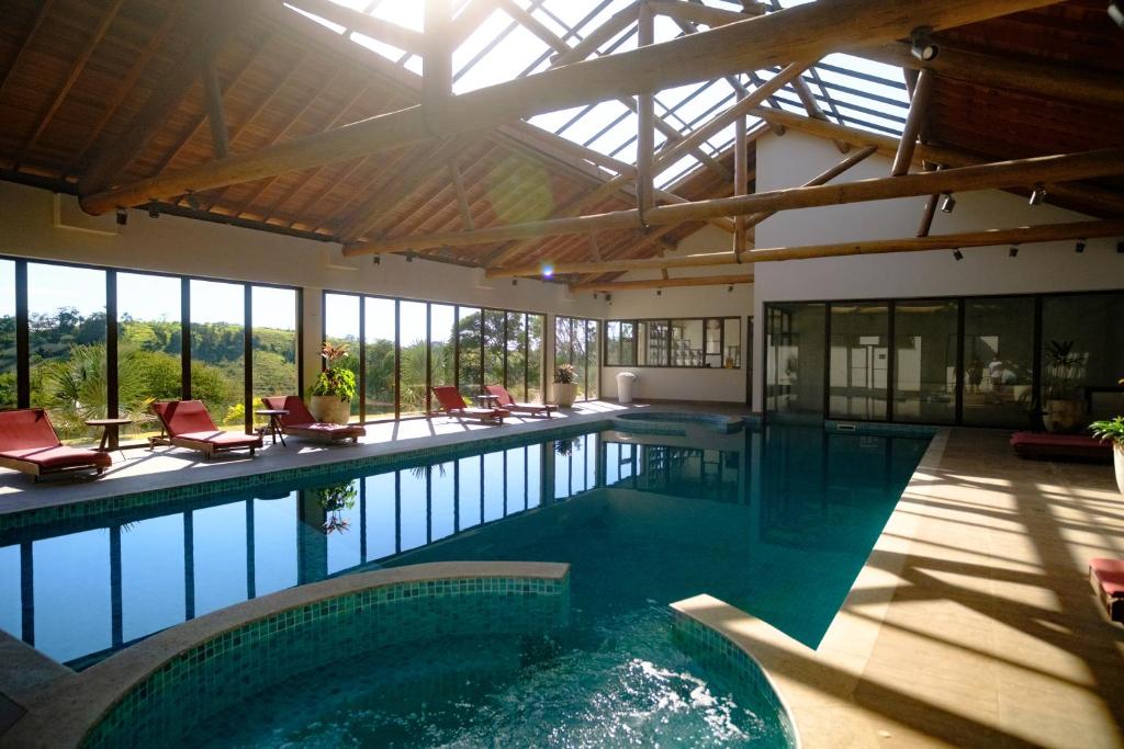 Bazén v ubytování Hotel Chalés Capitanias nebo v jeho okolí